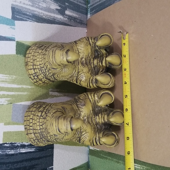 Resin Claws Sculpture + Hangers EUC - Picture 5 of 10